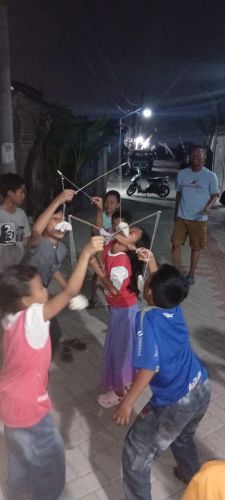 Lomba Makan Kerupuk