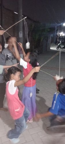 Lomba Makan Kerupuk