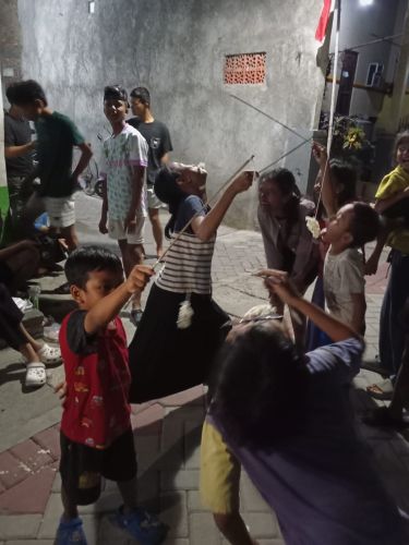 Lomba Makan Kerupuk