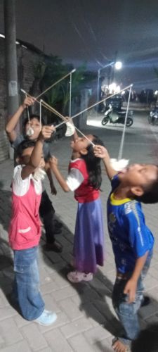 Lomba Makan Kerupuk