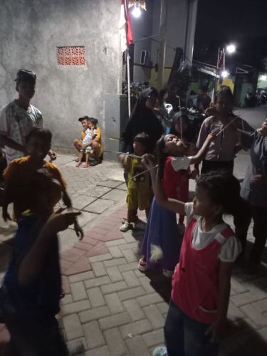 Lomba Makan Kerupuk